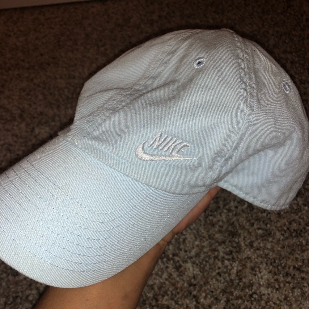 Light blue nike hat ✨